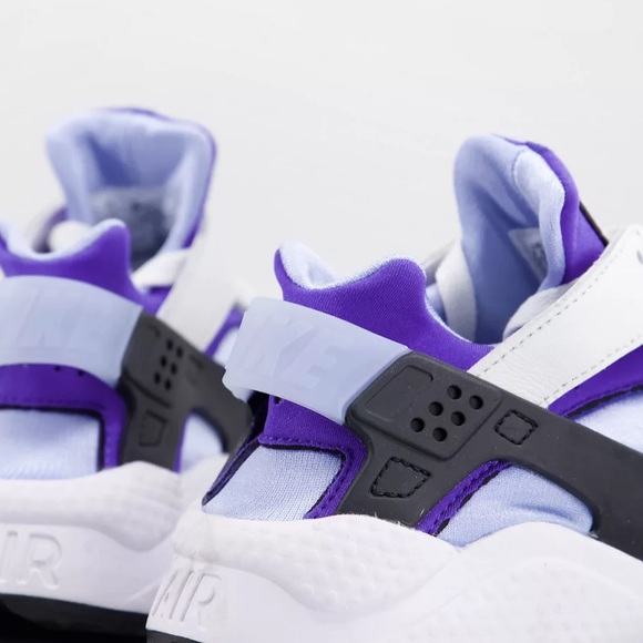 NWT Nike Air Huarache Women’s Sneakers - Picture 3 of 9